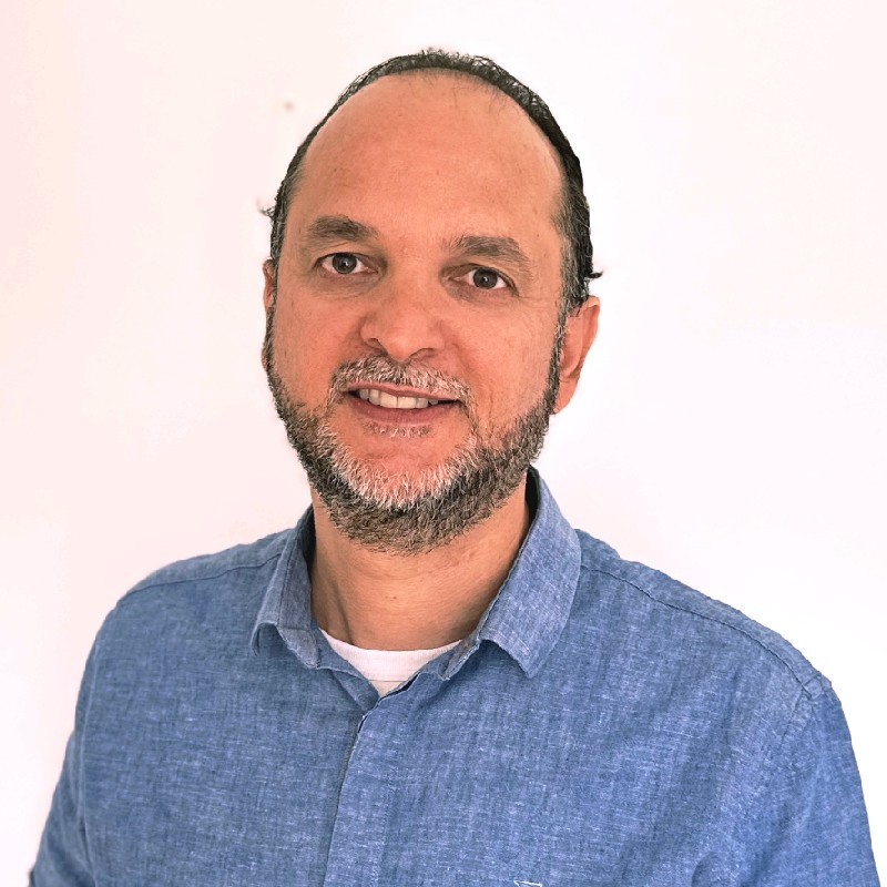 Sergio Araujo unes